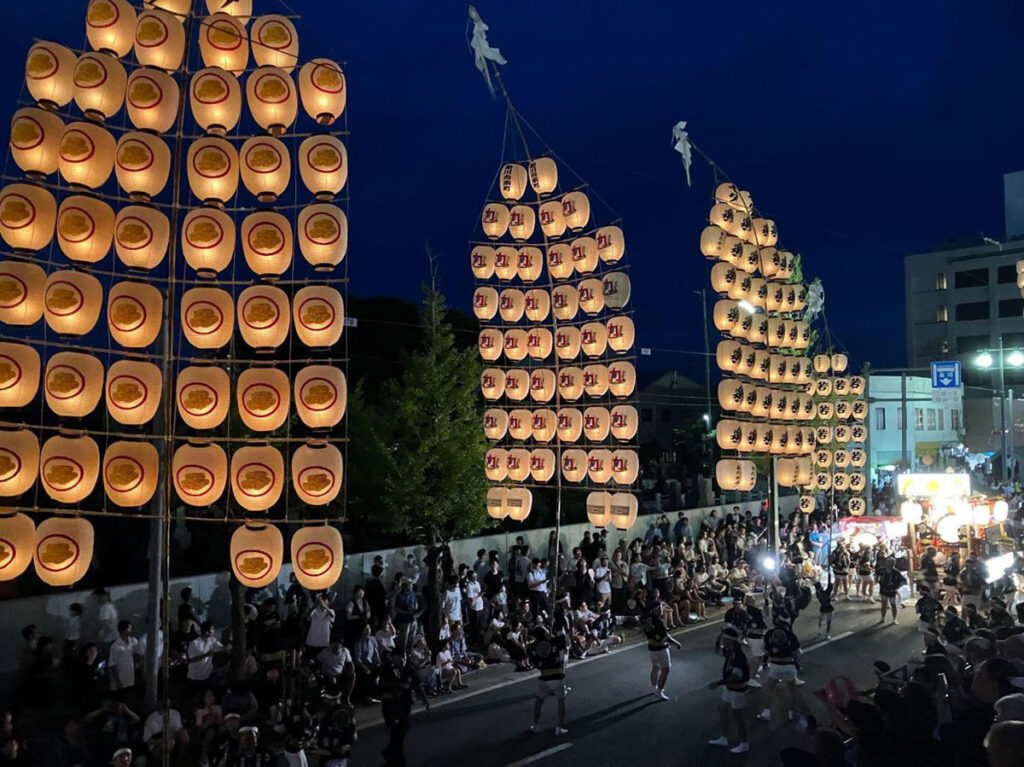 あきたの中高生が海洋ごみ問題を学び一人一人が考えた対策を秋田を代表する祭りでPRしました。「秋田竿燈まつり」で海洋ごみ問題の周知啓発！